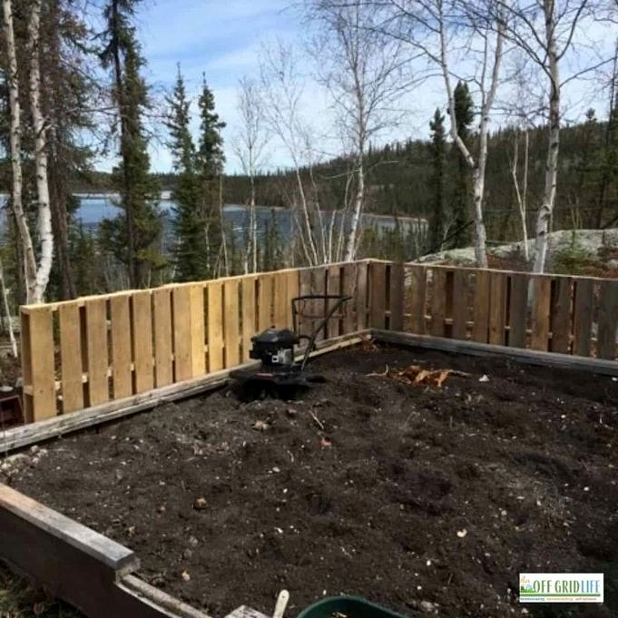 How To Build A Fence From Pallets 8 Simple Steps