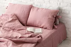 Sollten Sie Bettwäsche auf einem Gästebett aufbewahren